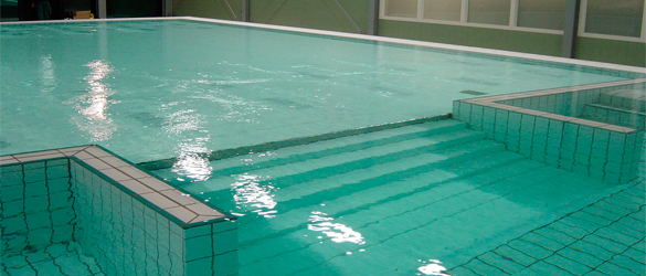 Detalle fondo móvil para piscinas de terapia o tratamiento